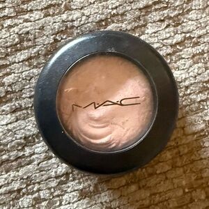 MAC Extra Dimension Eye Shadow A NATURAL FLIRT